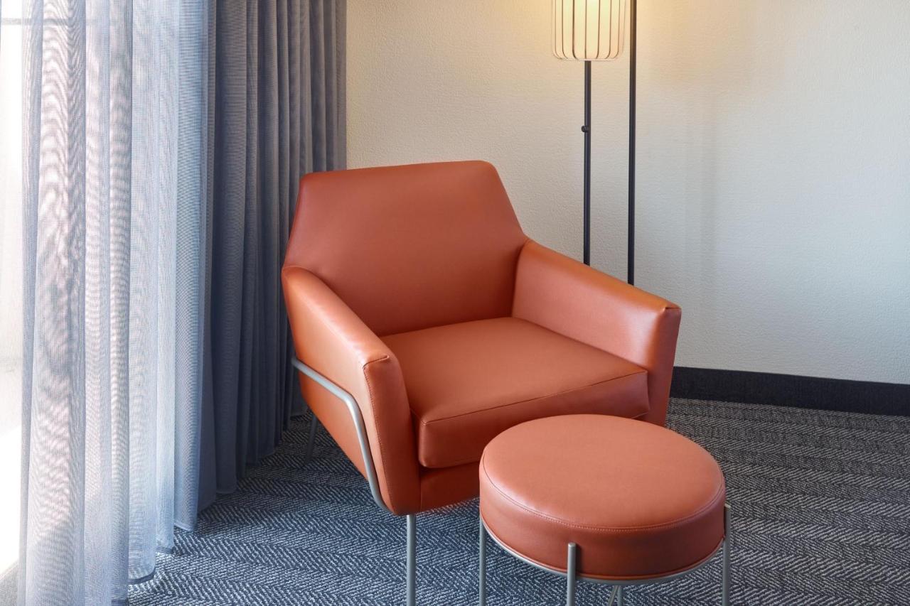 Отель Courtyard By Marriott Atlanta Executive Park/Emory Экстерьер фото