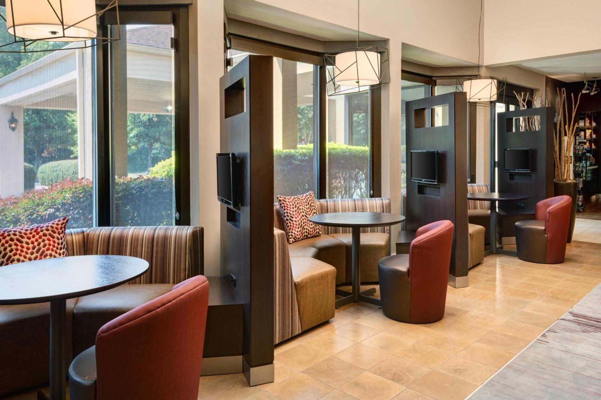 Отель Courtyard By Marriott Atlanta Executive Park/Emory Экстерьер фото