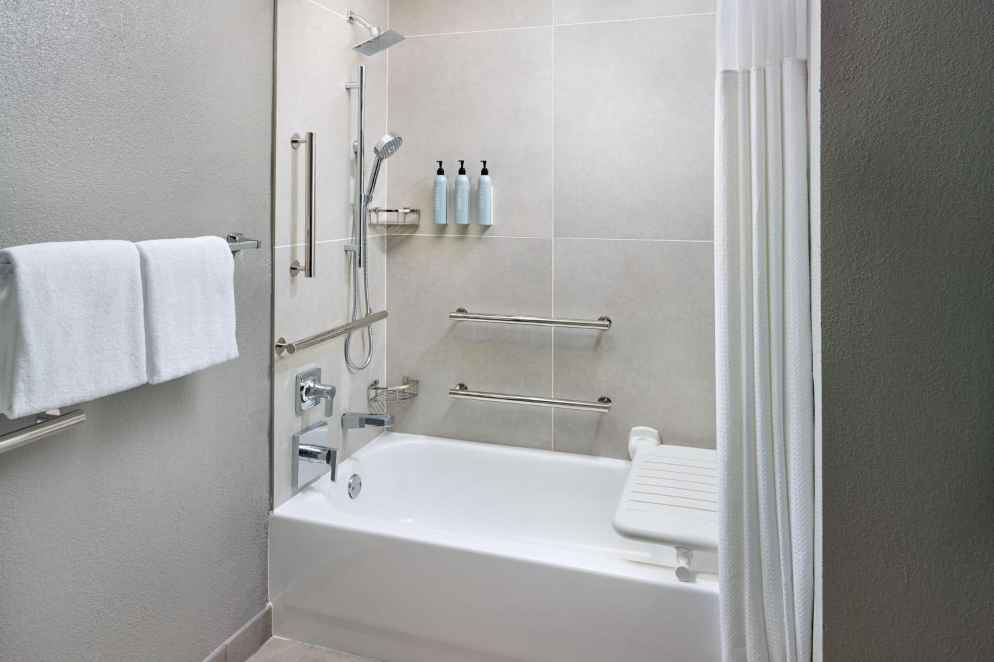 Отель Courtyard By Marriott Atlanta Executive Park/Emory Экстерьер фото