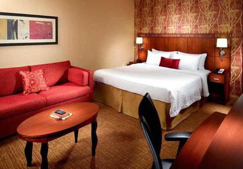 Отель Courtyard By Marriott Atlanta Executive Park/Emory Экстерьер фото