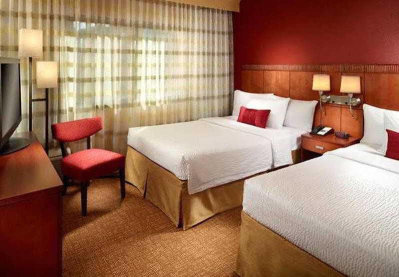 Отель Courtyard By Marriott Atlanta Executive Park/Emory Экстерьер фото